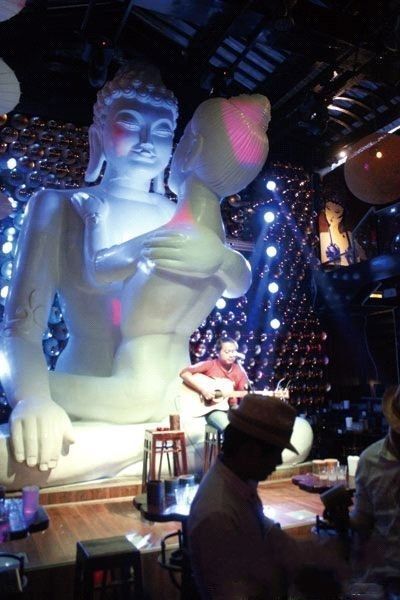 酒吧大屏互动-看到酒吧里有这种大屏幕互动游戏,我该怎么办?(图2) 我是酒吧,我想要一个直播的大屏幕互动软件。您可以推荐任何有用的软件吗?